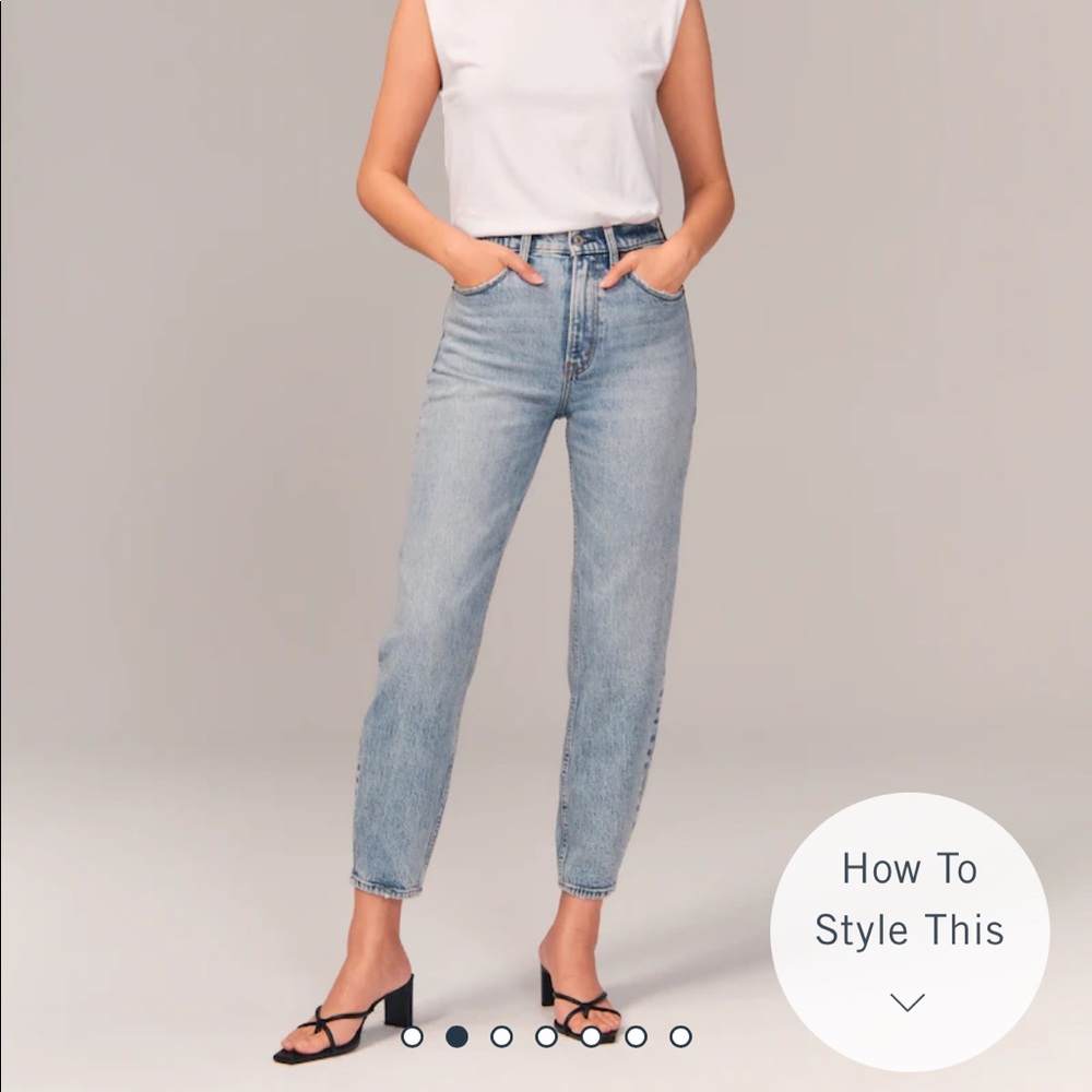 A&F HIGH RISE 80s MOM JEANS